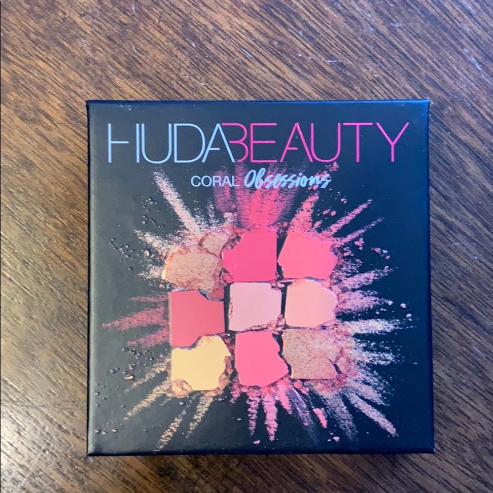 Huda Beauty Eyeshadow palette